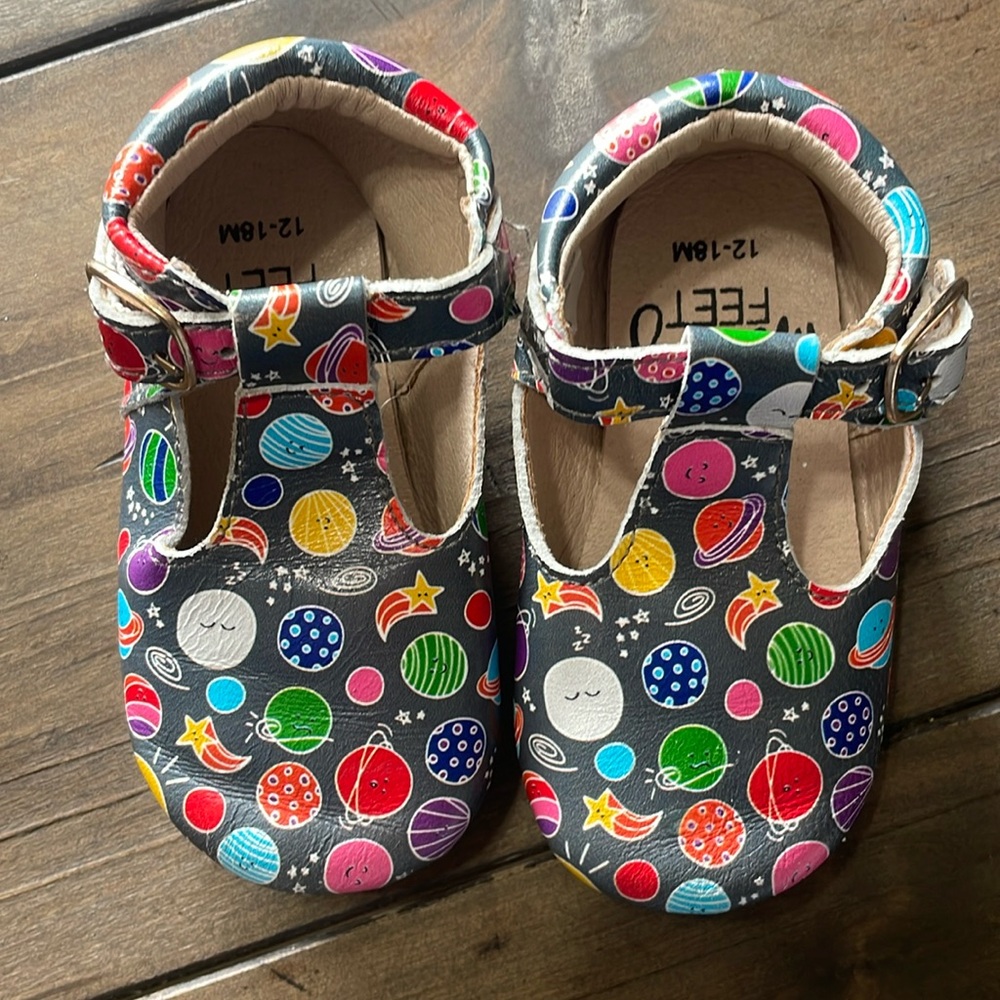 Monkey feet new condition space
12-18m